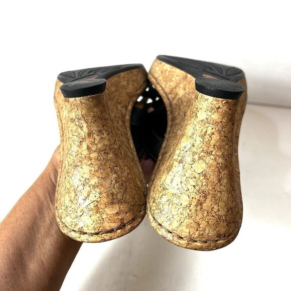 Born Womens Sz 10M Wedge Cork Heel Sandals Leather Black Casual Slip On Open Toe - Picture 8 of 12